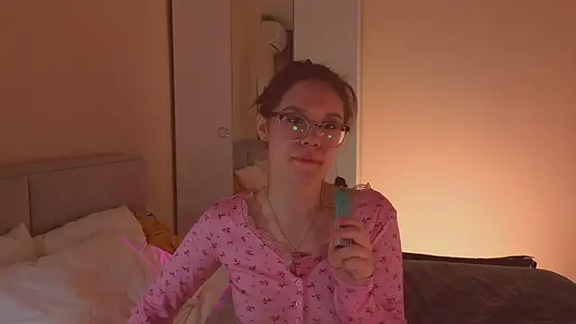 Mia Luw online show from 02-07-26, 12:40