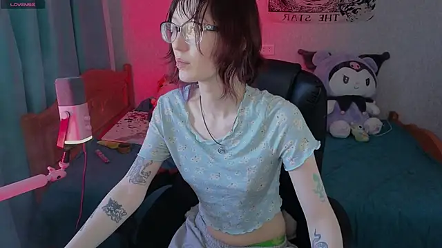 Snapshot of lissaros chatting on 06-08-26, 04:57 lissaros online show from 06-08-26, 04:57