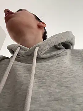 Celine Roxelle online show from 12-17-25, 11:15