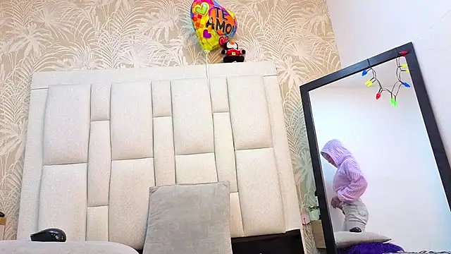 dafnnelewis online show from 02-09-26, 11:19