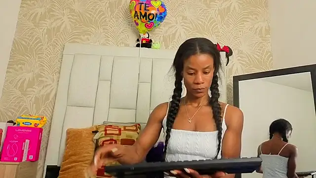 dafnnelewis online show from 04-22-26, 12:01