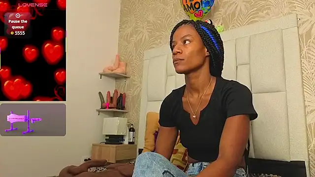 dafnnelewis online show from 06-08-26, 12:06