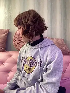 Maggie Geller online show from 03-20-25, 03:25