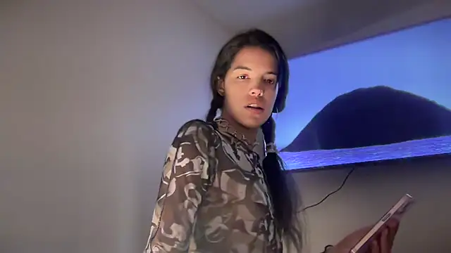 Isabella Rizzo online show from 02-25-25, 08:21