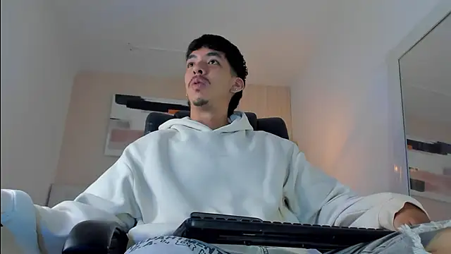 ISAAC CRYSTON online show from 12-20-25, 07:39