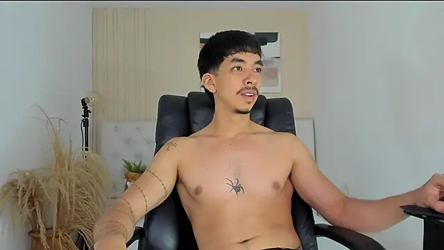 Snapshot of ISAAC_CRYSTON chatting on 02-13-26, 10:32 ISAAC CRYSTON online show from 02-13-26, 10:32