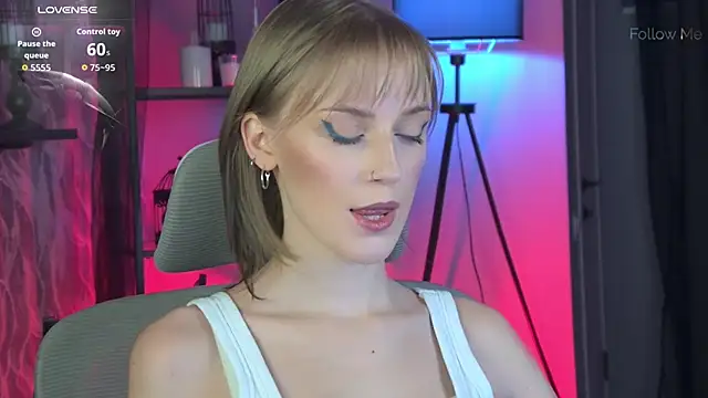 KiraMontoya online show from 01-05-26, 05:49