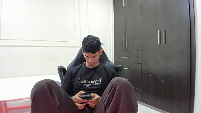 ANDRES STUD online show from 04-15-26, 05:13