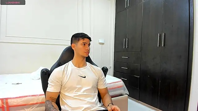ANDRES STUD online show from 04-22-26, 05:25