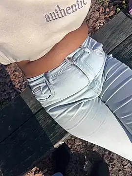 Snapshot of shakybabyx chatting on 03-17-25, 03:18 shakybabyx online show from 03-17-25, 03:18