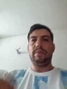 Snapshot of reyarturs13 chatting on 02-14-25, 06:29 reyarturs13 online show from 02-14-25, 06:29