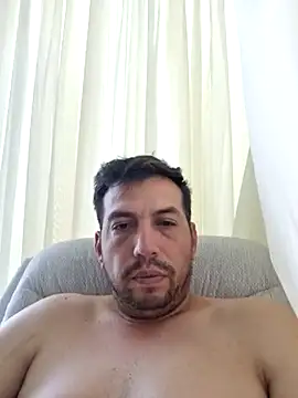 Snapshot of reyarturs13 chatting on 02-13-25, 05:11 reyarturs13 online show from 02-13-25, 05:11