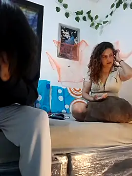 jeans and emma online show from 10-25-25, 01:05