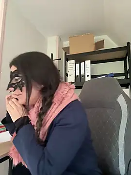 Loveblackzilla online show from 12-17-25, 01:16