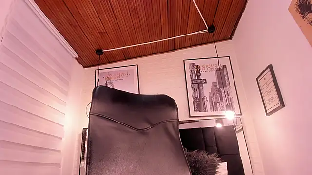 Snapshot of tylla_ chatting on 09-30-25, 03:23 tylla online show from 09-30-25, 03:23