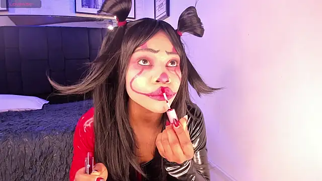 tylla  online show from 10-29-25, 03:16