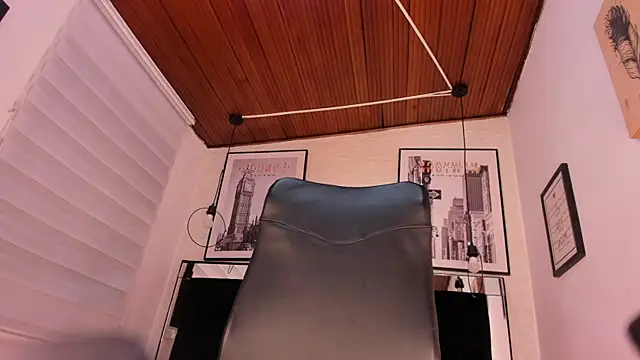 tylla  online show from 12-04-25, 03:38