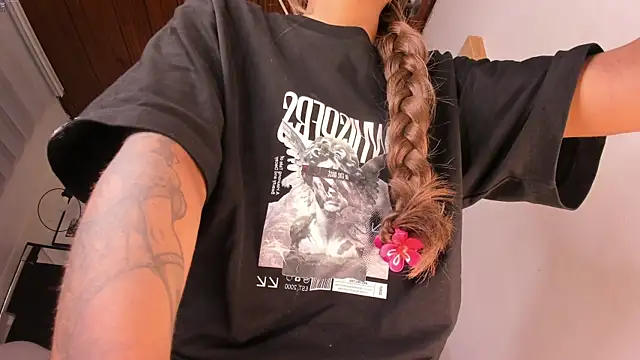 tylla  online show from 01-09-26, 07:54