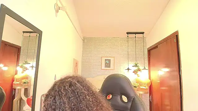Snapshot of tylla_ chatting on 02-28-25, 03:26 tylla online show from 02-28-25, 03:26