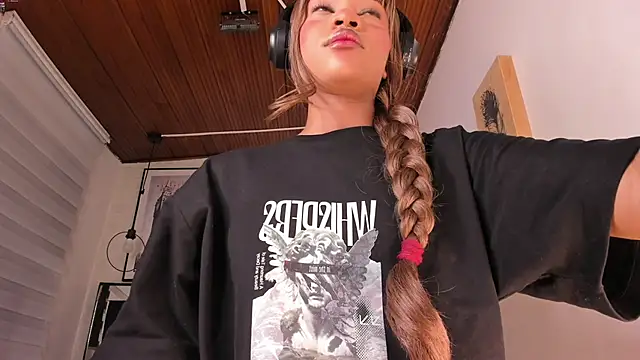 tylla  online show from 01-13-26, 07:51