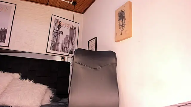 tylla  online show from 12-20-25, 04:04