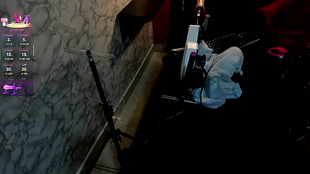 IVISBOUNCYASS online show from 12-15-25, 12:33