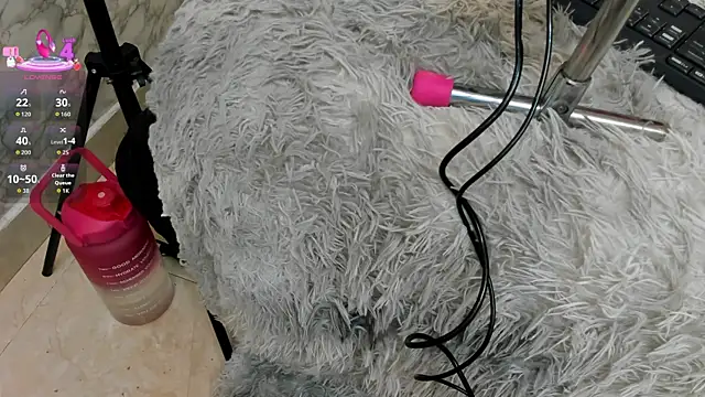 IVISBOUNCYASS online show from 04-19-26, 01:45