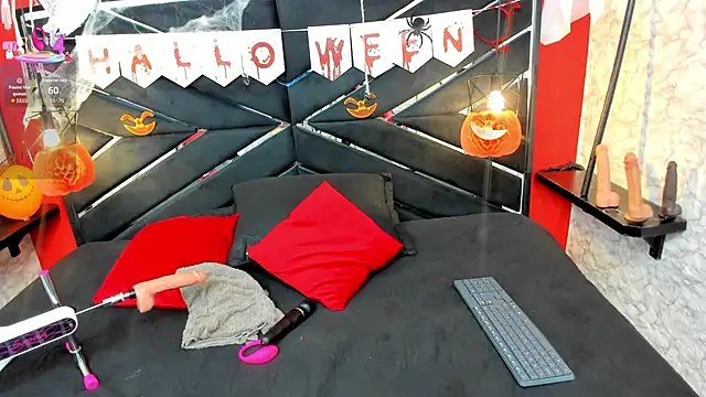 IVISBOUNCYASS online show from 10-31-25, 12:46