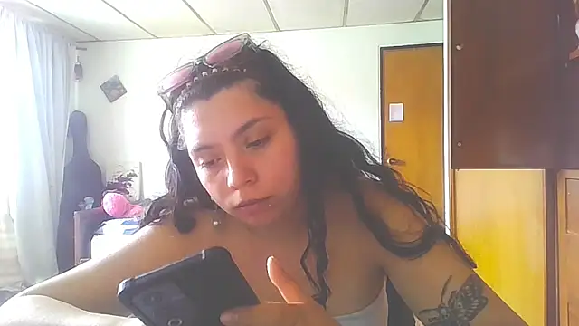 Snapshot of isabellapurple chatting on 02-15-26, 03:44 isabellapurple online show from 02-15-26, 03:44