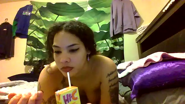 Snapshot of tastylolaaa chatting on 02-05-25, 10:19 tastylolaaa online show from 02-05-25, 10:19