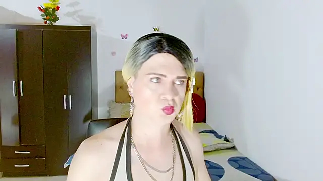 Snapshot of Dolldirtyxxx chatting on 06-26-26, 05:46 Dolldirtyxxx online show from 06-26-26, 05:46
