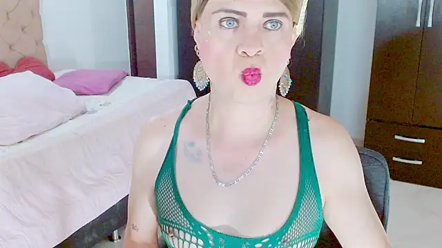 Snapshot of Dolldirtyxxx chatting on 07-11-26, 04:57 Dolldirtyxxx online show from 07-11-26, 04:57