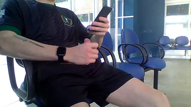 Snapshot of Novinho_pica_rosa chatting on 10-24-25, 01:54 Novinho pica rosa online show from 10-24-25, 01:54