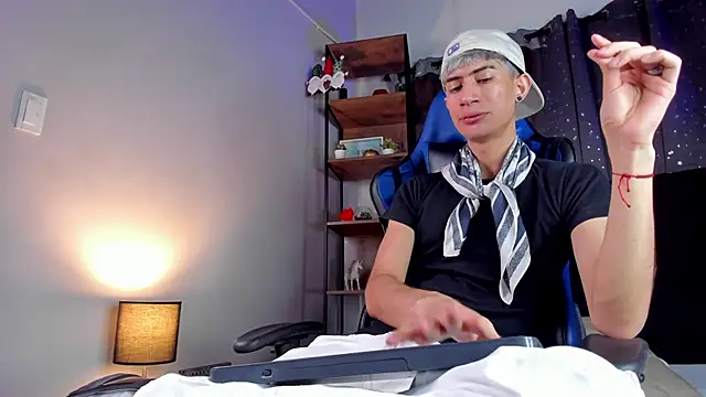 NovaaWheler online show from 12-18-25, 06:34