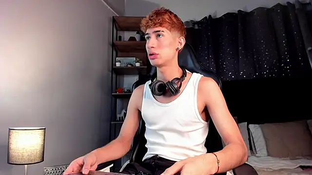 NovaaWheler online show from 12-05-25, 01:43