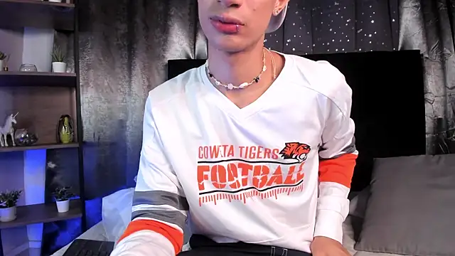 NovaaWheler online show from 11-12-25, 08:34