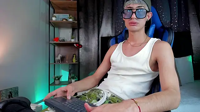 NovaaWheler online show from 12-19-25, 08:33