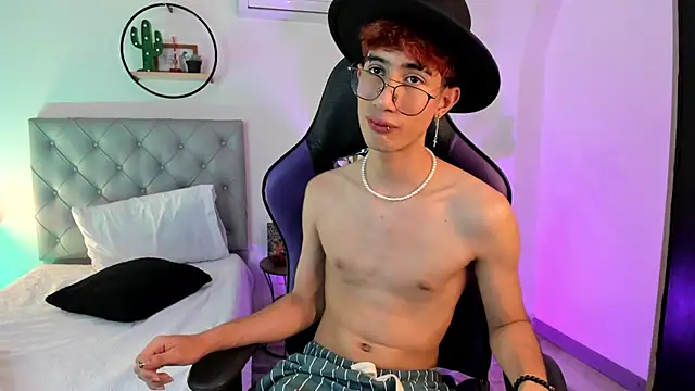 NovaaWheler online show from 03-20-25, 05:02