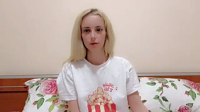 Snapshot of ChristiHanson chatting on 04-11-26, 01:24 ChristiHanson online show from 04-11-26, 01:24