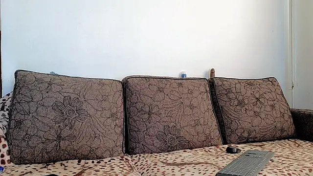 ChristiHanson online show from 10-31-25, 12:13