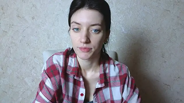 Snapshot of roxy_riot_ chatting on 03-18-25, 01:24 roxy riot online show from 03-18-25, 01:24