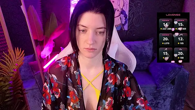 roxy riot  online show from 12-17-25, 01:32