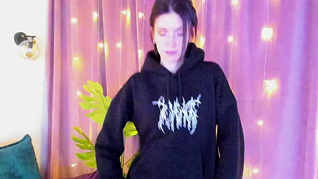Snapshot of roxy_riot_ chatting on 02-15-25, 04:36 roxy riot online show from 02-15-25, 04:36