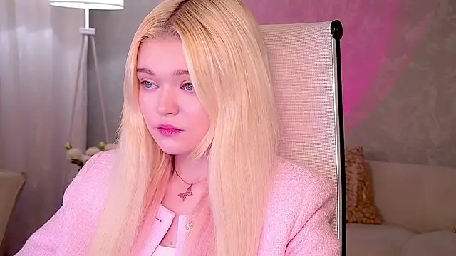 AdeleCartier online show from 04-18-26, 12:46