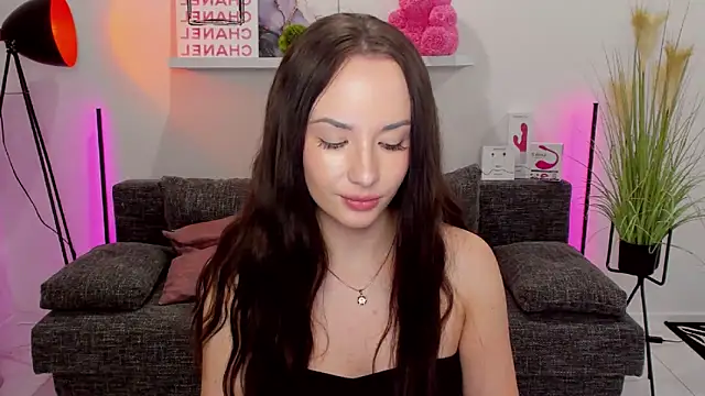 Snapshot of Suga_babe chatting on 03-03-25, 03:05 Suga babe online show from 03-03-25, 03:05