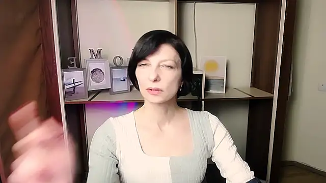  AngeliaFlow  online show from 01-16-26, 04:44