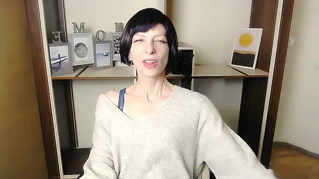  AngeliaFlow  online show from 09-15-25, 06:58