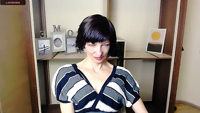  AngeliaFlow  online show from 10-07-25, 06:47