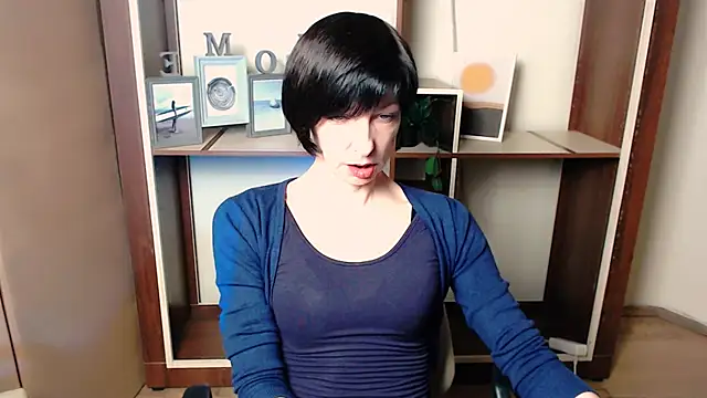  AngeliaFlow  online show from 12-16-25, 07:12