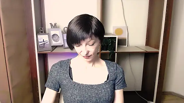  AngeliaFlow  online show from 11-14-25, 08:07